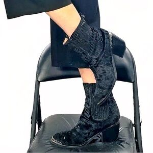 VELVET WESTERN BOOTS - SIZE 10US